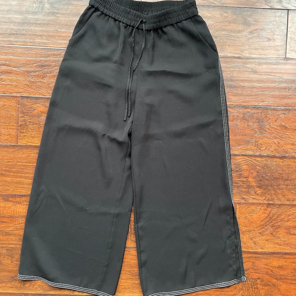Dex Wide Leg Cropped Pants with side slits